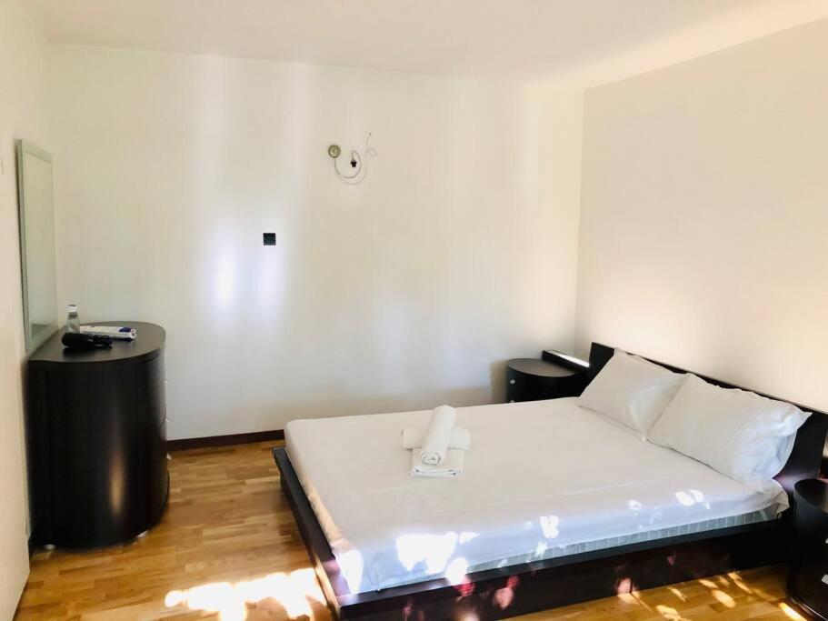 Joy George Enescu 12 Appartement *